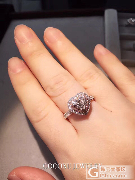 想给一克拉心形钻换件衣服_钻石戒指