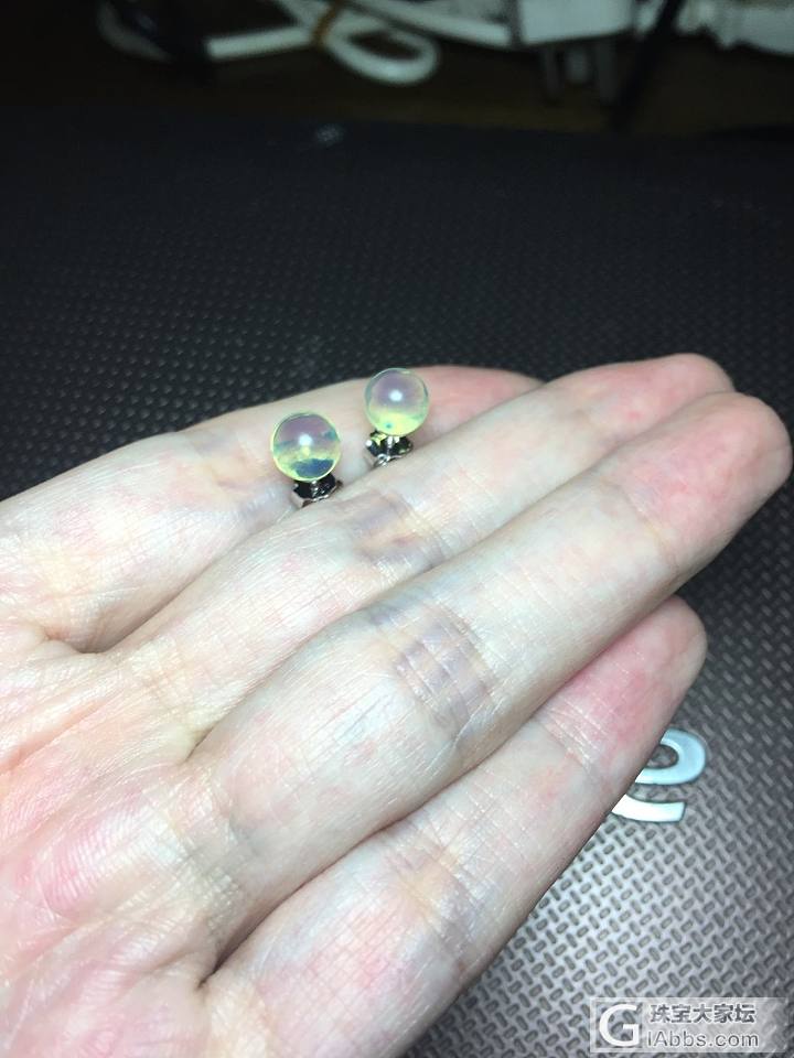 今晚穿上了衣服_松石蓝珀戒指