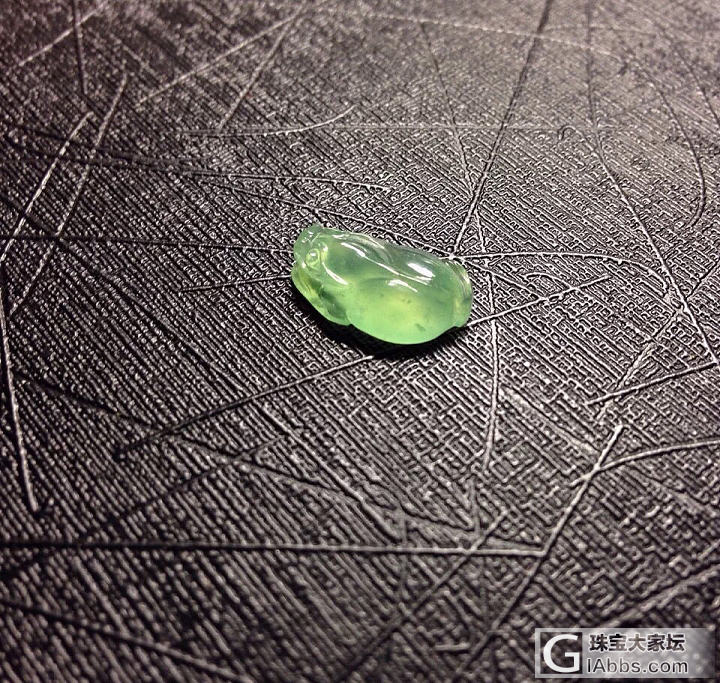 出翡翠金蟾戒面一枚_翡翠