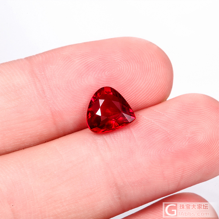 想买颗红宝石给心上人做镯链，请大家帮忙参考下哪个好_名贵宝石红宝石