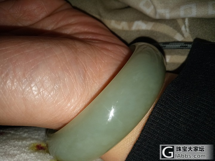 求鉴定，是不是韩料？商场买的。_手镯青白玉