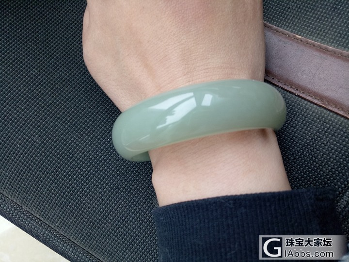 求鉴定，是不是韩料？商场买的。_手镯青白玉