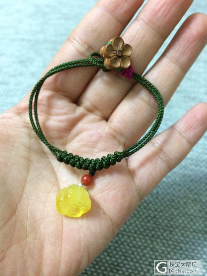出个蜜蜡鸡油黄莲蓬diy成了一个手绳，很合适夏天哦！_蜜蜡