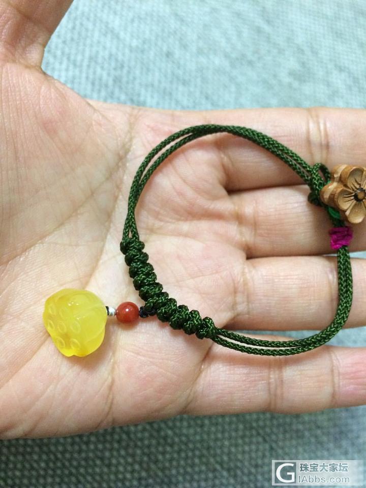 出个蜜蜡鸡油黄莲蓬diy成了一个手绳，很合适夏天哦！_蜜蜡
