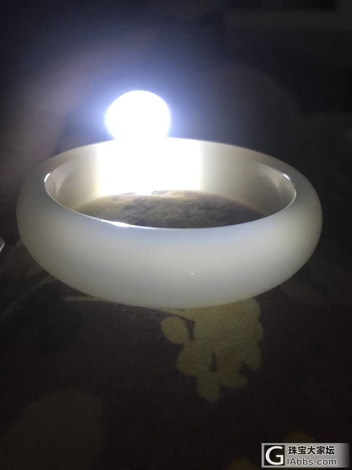 路过的大神请留步，帮我看看这镯子是什么？_青白玉