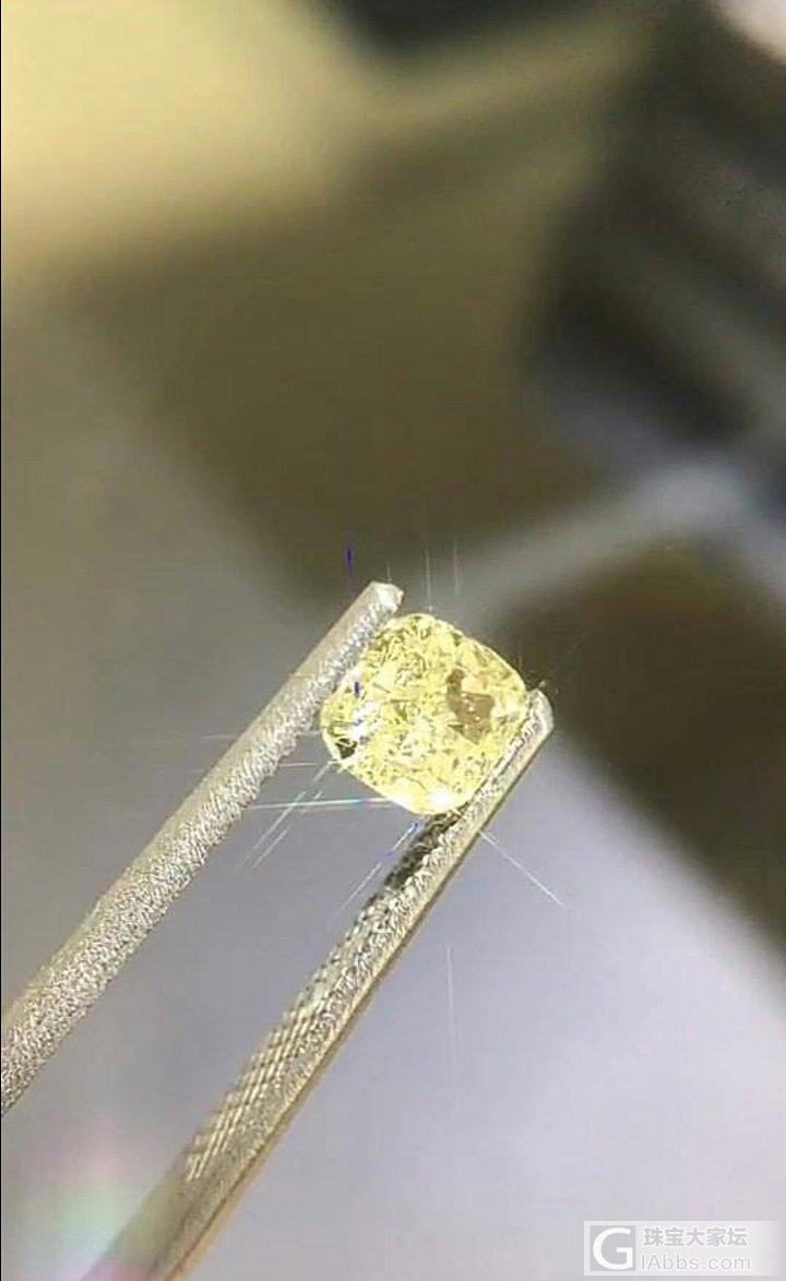 台證，1.03ct，vvs1，黃綠。萬出頭，值得收嗎？可到店看現貨_彩钻