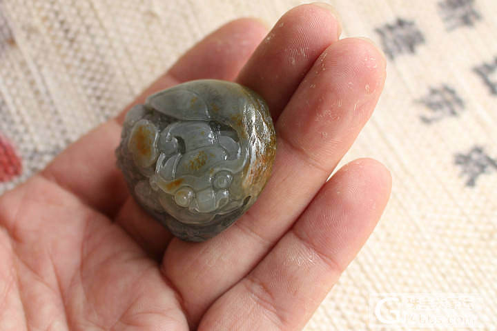 【荣毅】2月15日上新：两件青花独籽三脚蟾挂件，捡漏价！_青花玉挂件