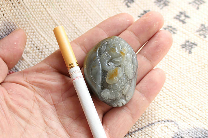 【荣毅】2月15日上新：两件青花独籽三脚蟾挂件，捡漏价！_青花玉挂件