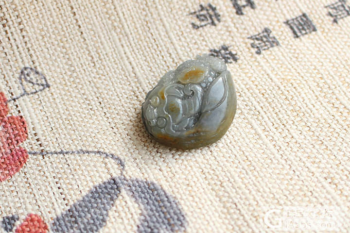 【荣毅】2月15日上新：两件青花独籽三脚蟾挂件，捡漏价！_青花玉挂件