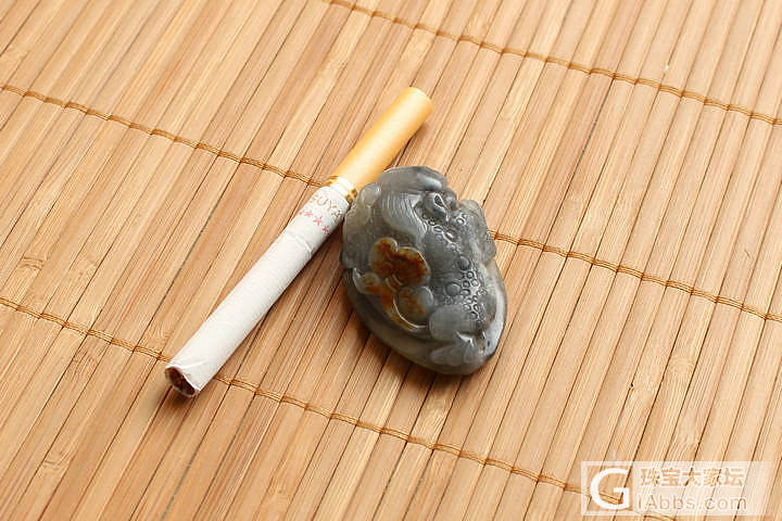 【荣毅】2月15日上新：两件青花独籽三脚蟾挂件，捡漏价！_青花玉挂件
