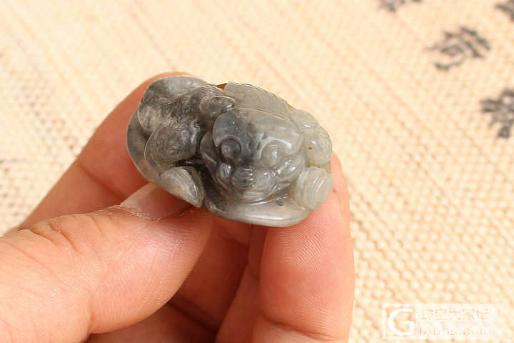 【荣毅】2月15日上新：两件青花独籽三脚蟾挂件，捡漏价！_青花玉挂件