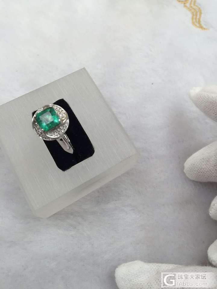祖母绿镶嵌钻石点缀戒指 么么哒_祖母绿戒指镶嵌