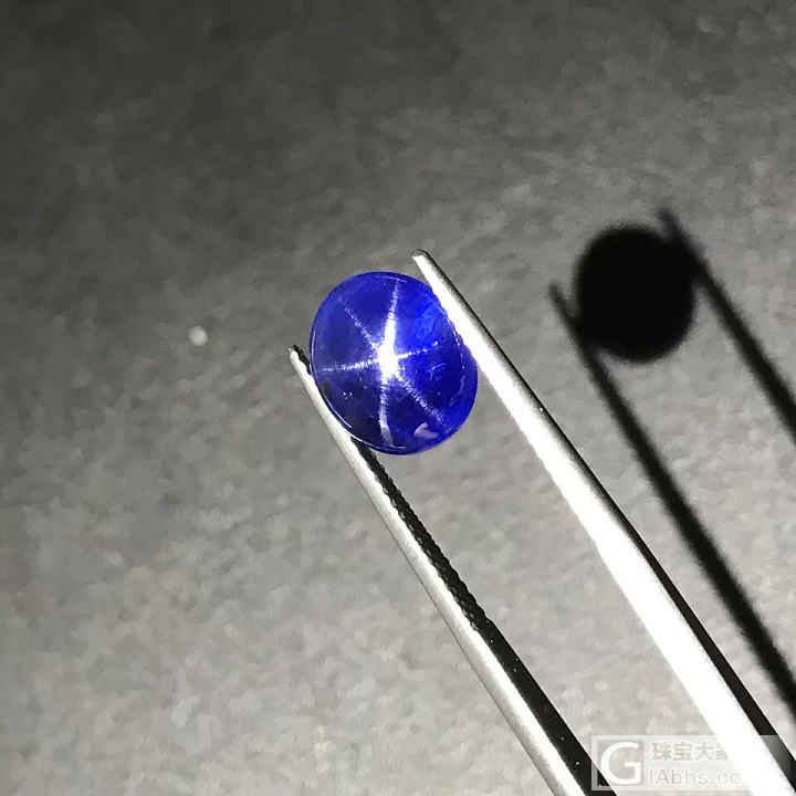 想入手一枚蓝宝石，各位坛友帮忙给点意见，1、5到6卡，无烧，蓝色。2、2到3卡，..._蓝宝石