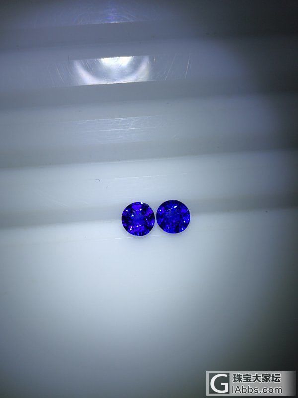 一对蓝宝石耳钉料，算什么色？_蓝宝石刻面宝石