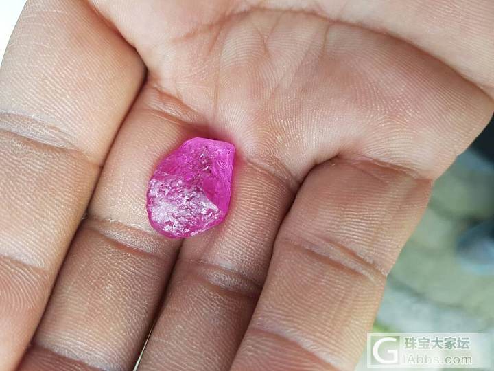 大家来看看 大概估个价 粉色蓝宝石原石15克拉_蓝宝石原石
