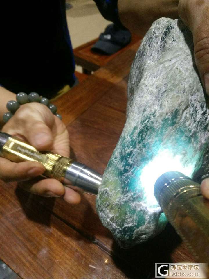 8公斤的重器，大伙欣赏吧😁_赌石