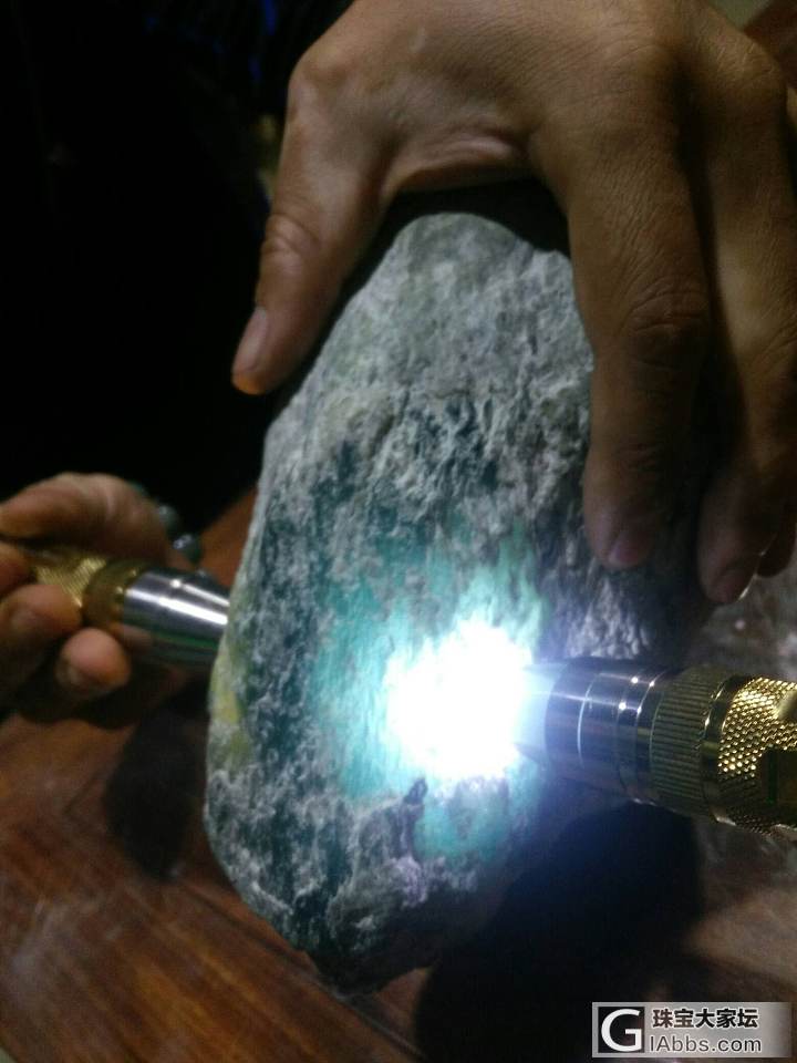 8公斤的重器，大伙欣赏吧😁_赌石