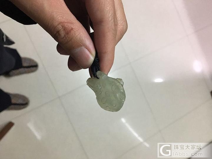 谁知道这个翡翠挂坠头上的环扣怎么编的？_挂件编绳