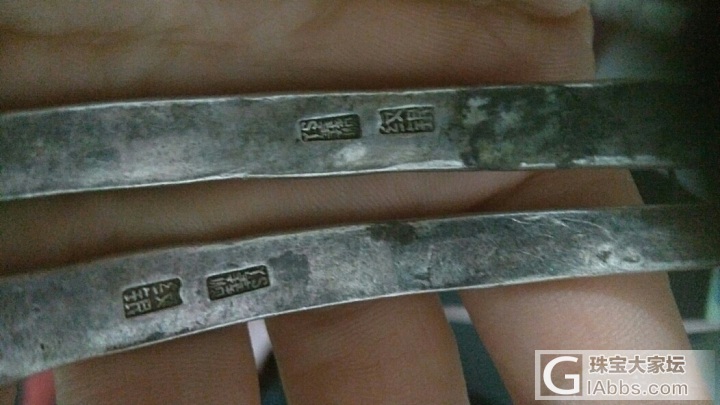 跪求大侠鉴别这对老银的真假和年代_老银
