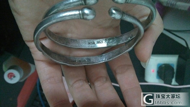 跪求大侠鉴别这对老银的真假和年代_老银