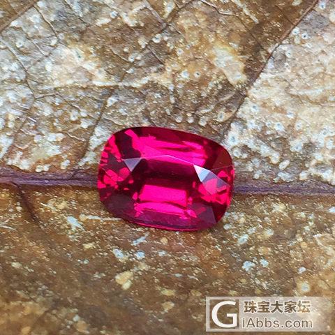 求指导...在一个店家里看到的鸽血红宝石，2ct，GRS，全净玻璃体全反火_红宝石