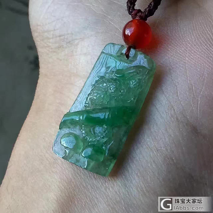 话说金蟾是比较少做成牌子的_挂件翡翠