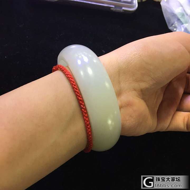 这是三月份买的料子，到现在才做出来一个手镯_和田玉手镯