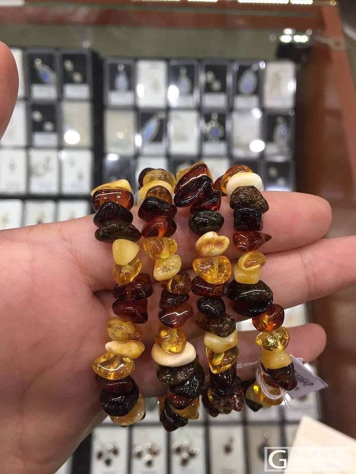 晒晒小吊坠改的琥珀耳环～话说琥珀的帖子没有蜜蜡热门呀_耳环琥珀