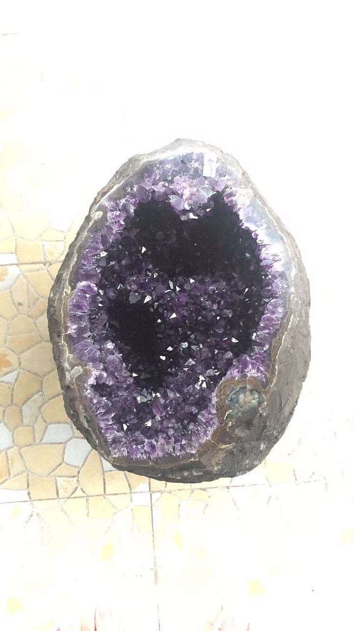 这个是乌拉圭的晶洞么？_紫水晶洞盆簇