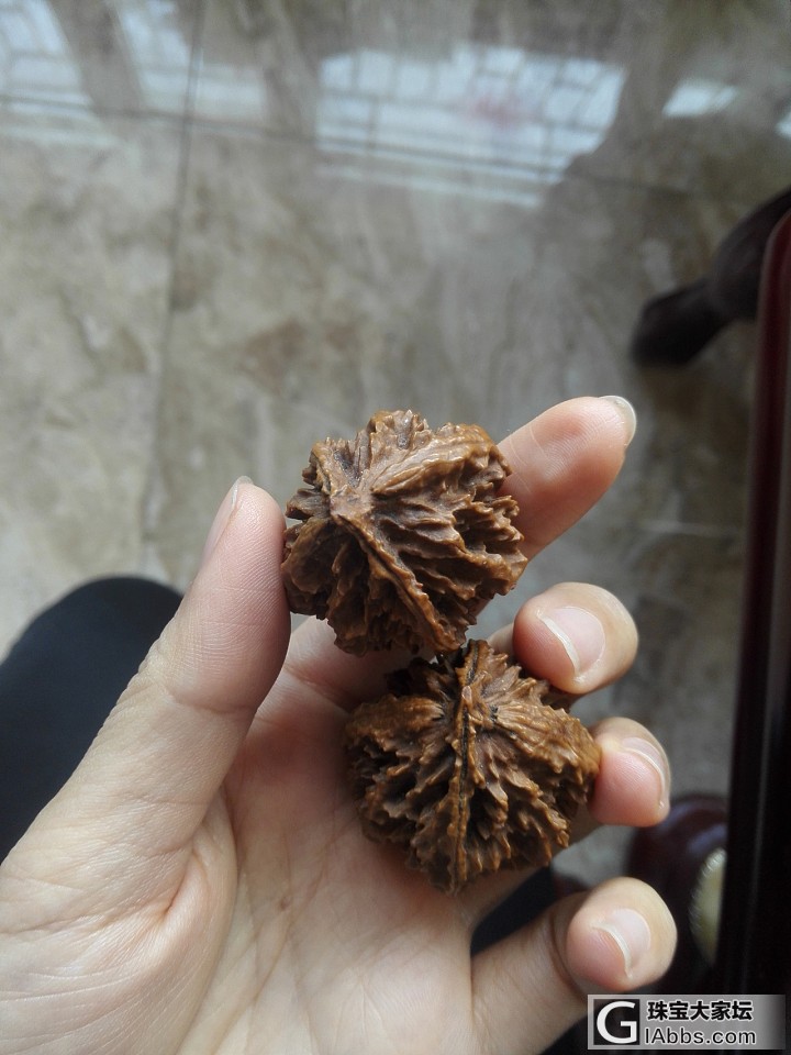 朋友送的，请大家帮忙看看_核桃