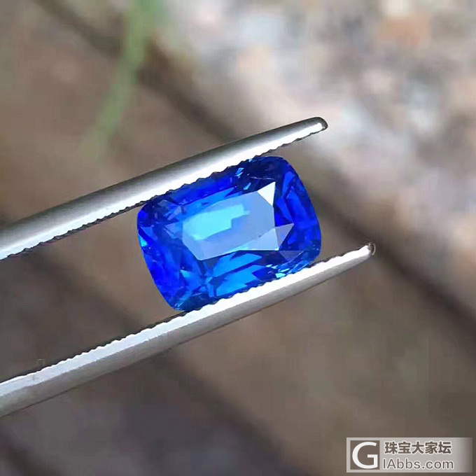 3.79ct，无烧矢车菊，颜色艳丽，火彩🔥，晶体清透！全干净，经典长枕形，附LO..._刻面宝石蓝宝石