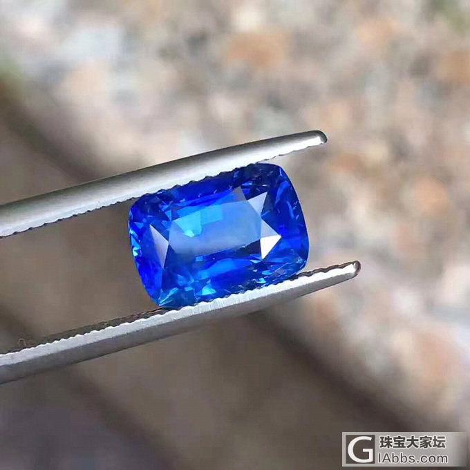 3.79ct，无烧矢车菊，颜色艳丽，火彩🔥，晶体清透！全干净，经典长枕形，附LO..._刻面宝石蓝宝石