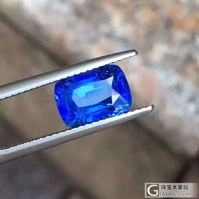 3.79ct，无烧矢车菊，颜色艳丽，火彩🔥，晶体清透！全干净，经典长枕形，附LO..._刻面宝石蓝宝石