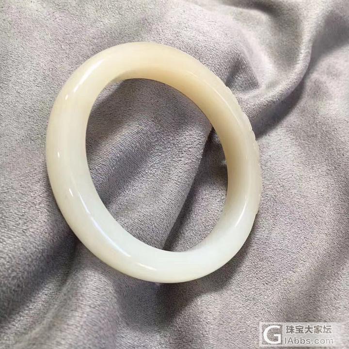 藕粉雕花镯_手镯和田玉