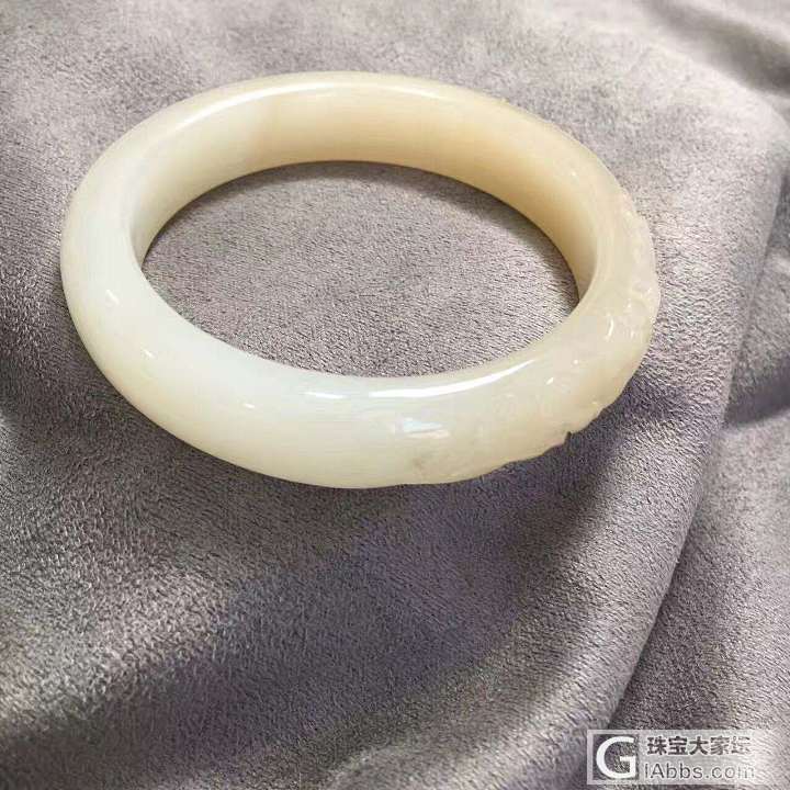 藕粉雕花镯_手镯和田玉