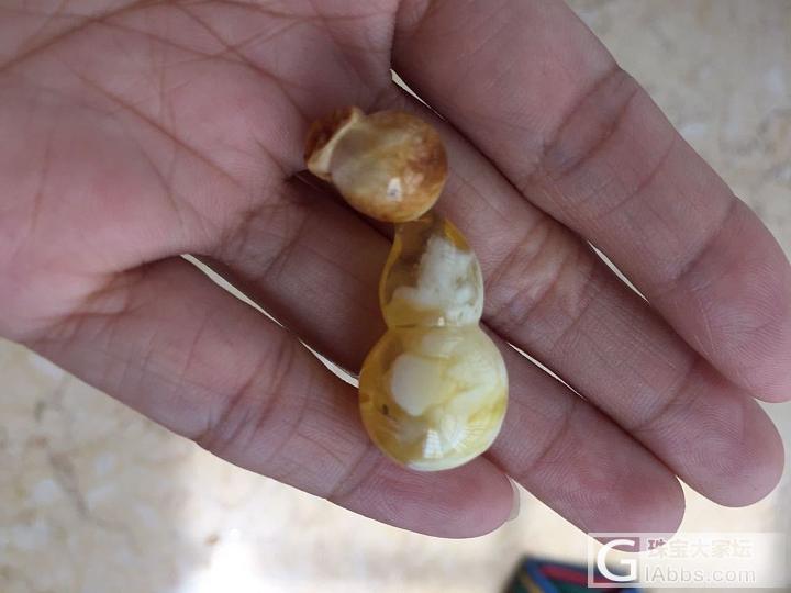 两个小物件_挂件琥珀蜜蜡
