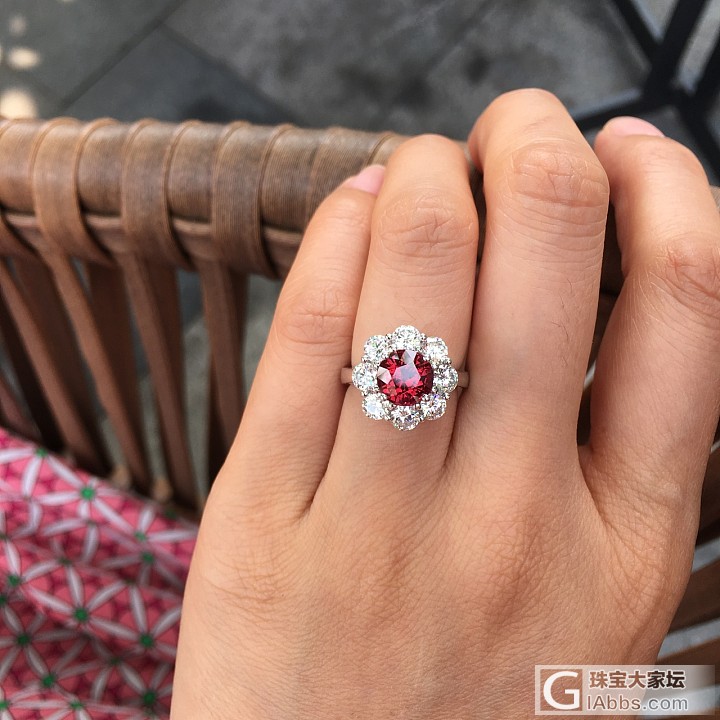莫桑红宝的美_红宝石耳钉戒指