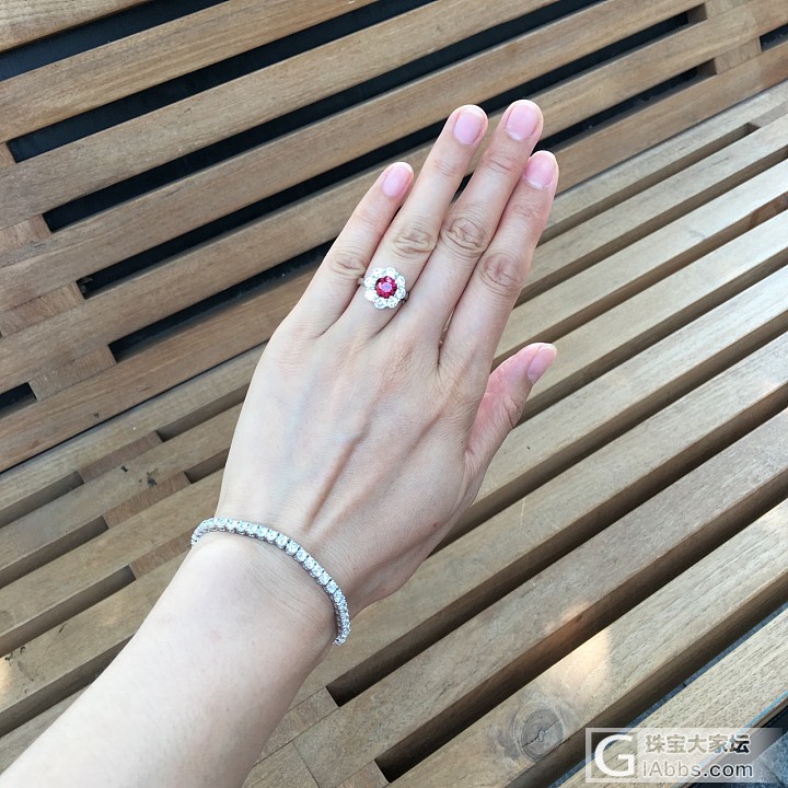 莫桑红宝的美_红宝石耳钉戒指