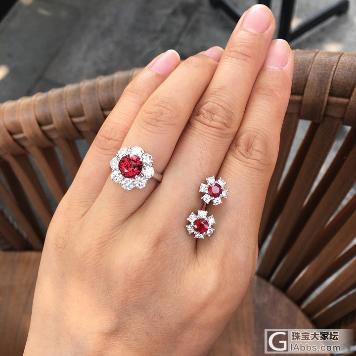 莫桑红宝的美_红宝石耳钉戒指