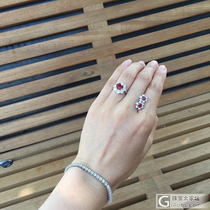 莫桑红宝的美_红宝石耳钉戒指