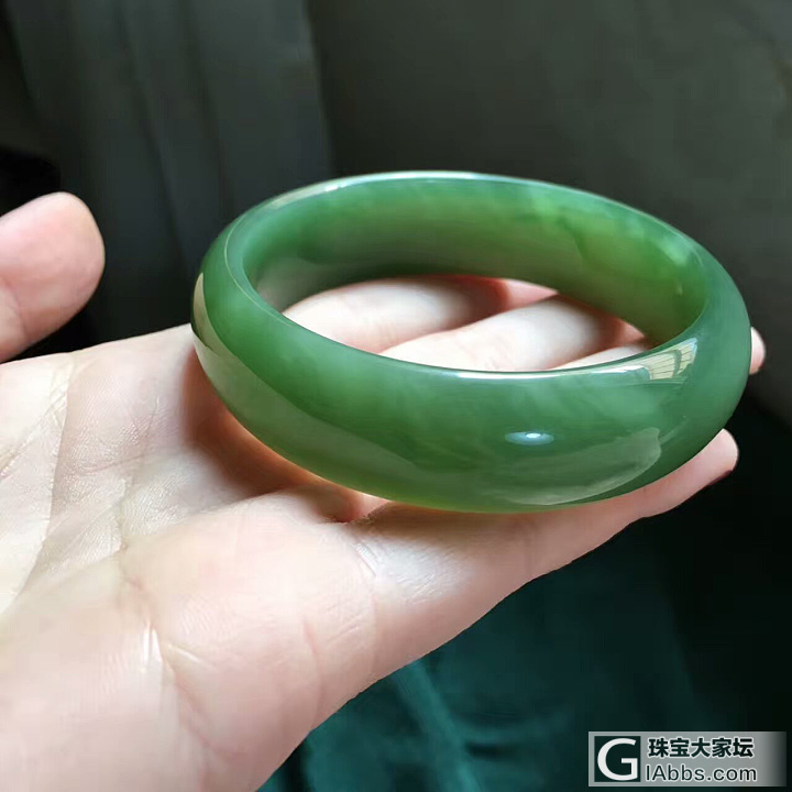 新入碧玉镯子一枚，猫眼效果好赞_手镯碧玉