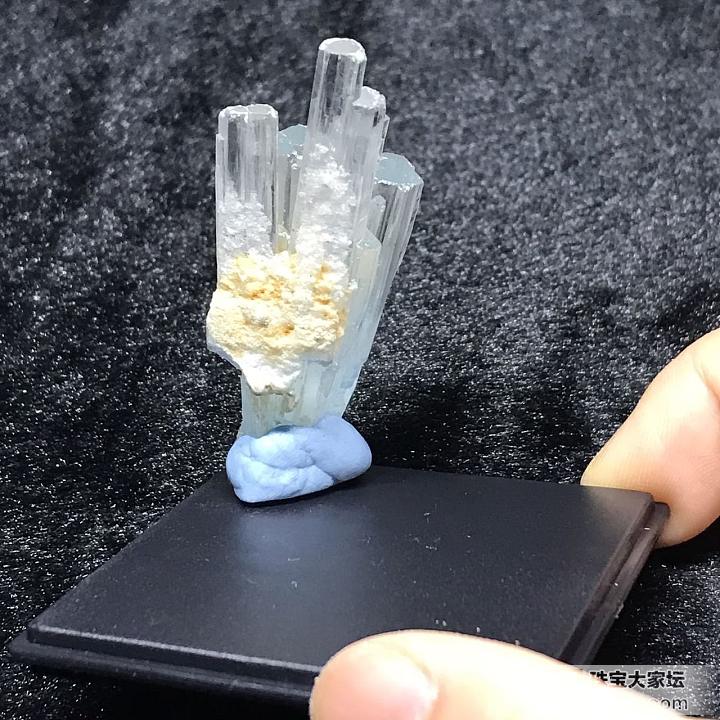海蓝宝晶簇_海蓝宝矿物标本