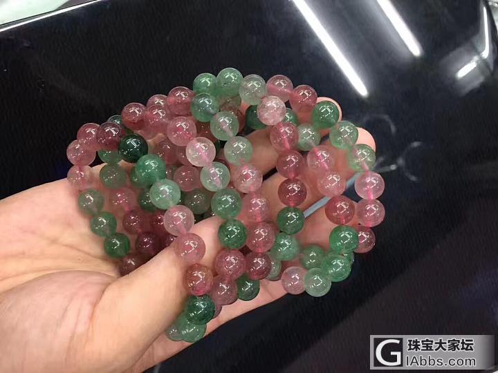 下班前来一手美美的，出6条10mm的红绿草莓晶，晶体通透如图，照片随意拍的，6条..._珠串草莓晶