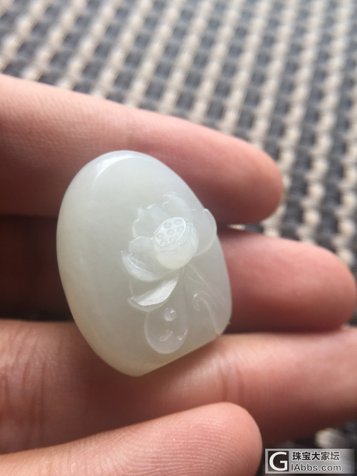 新人报道，和田玉籽料荷花挂件，随评_挂件白玉