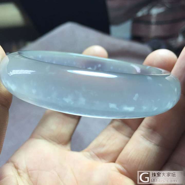 刚刚出来一只冰种飘花_手镯玉髓