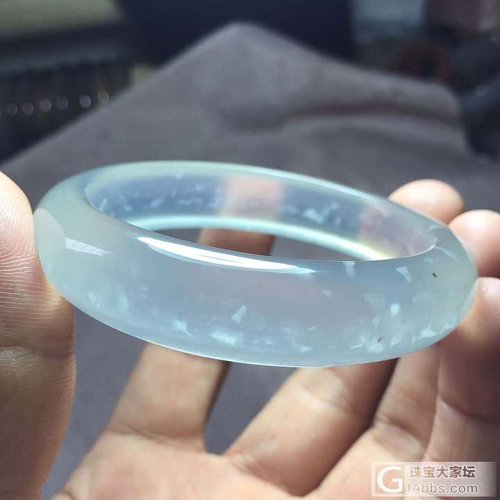 刚刚出来一只冰种飘花_手镯玉髓