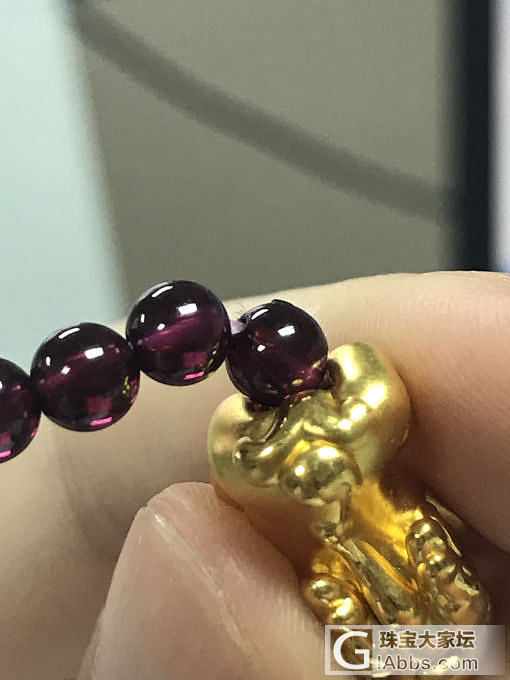 这是石榴石珠子打磨不平整吗？_石榴石