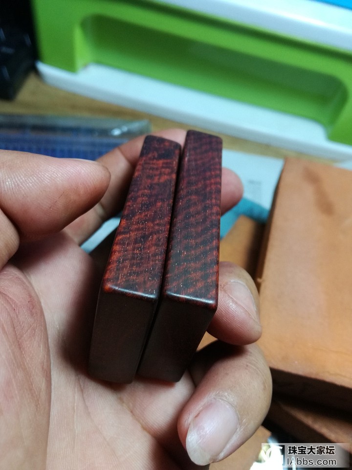 欣赏一对极品老料小叶紫檀牌子_牌子小叶紫檀