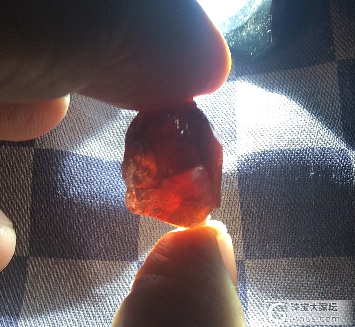 一粒有趣的石榴石_石榴石