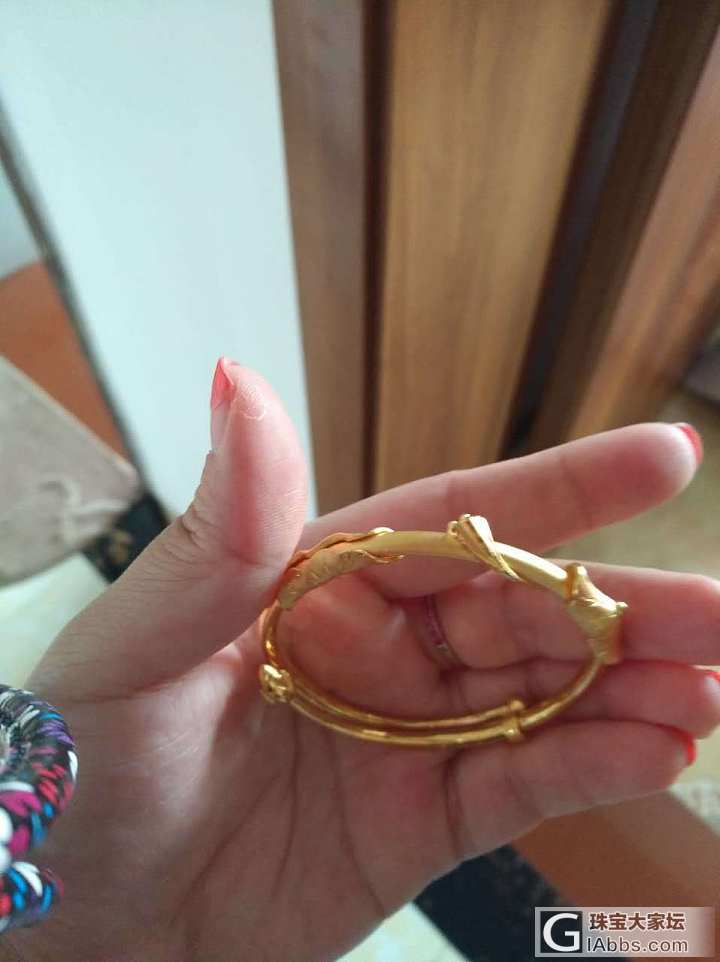 明牌荷花手镯，周大福葡萄锁，金潘，周生生金粒晒一晒太阳_挂件手镯传统品牌金